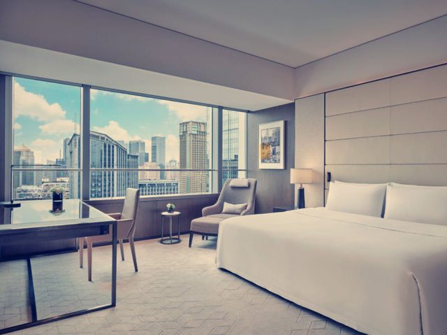 Niccolo Chengdu luxury guest room with city skyline windows and work desk