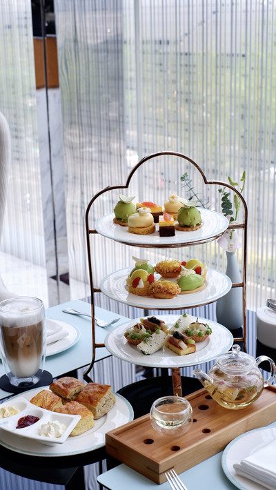 Three-tier Niccolo afternoon tea with pastries, scones, and tea
